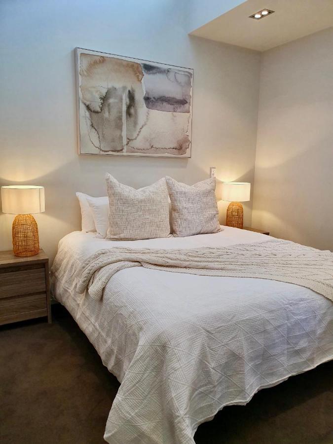 Stylish Haven Luxury Interiors In Prime Location Apartment Queenstown Exterior photo