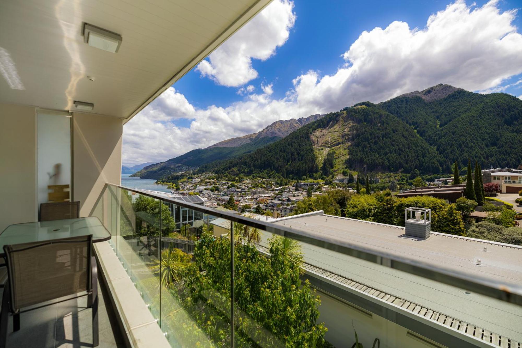 Stylish Haven Luxury Interiors In Prime Location Apartment Queenstown Exterior photo